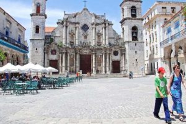 Explore Cuba in Style - Iberostar Parque Central 5 *