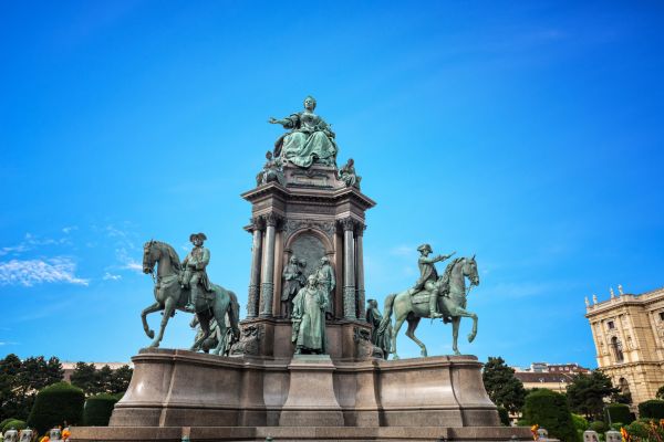 Immerse Vienna and Danube Valley